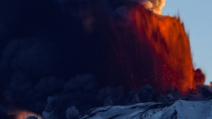 Elképesztő látványt nyújt most az Etna - videók