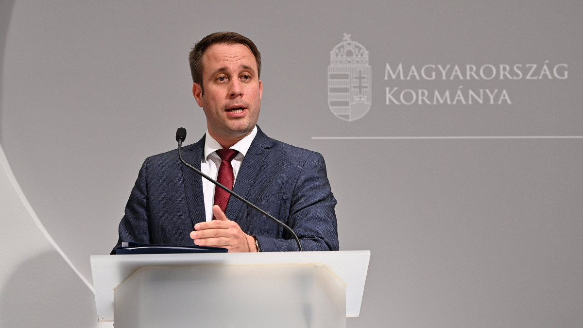Dömötör Csaba, a Miniszterelnöki Kabinetiroda parlamenti államtitkára a nemzeti konzultációról tartott sajtótájékoztatóján Budapesten 2020. július 20-án.