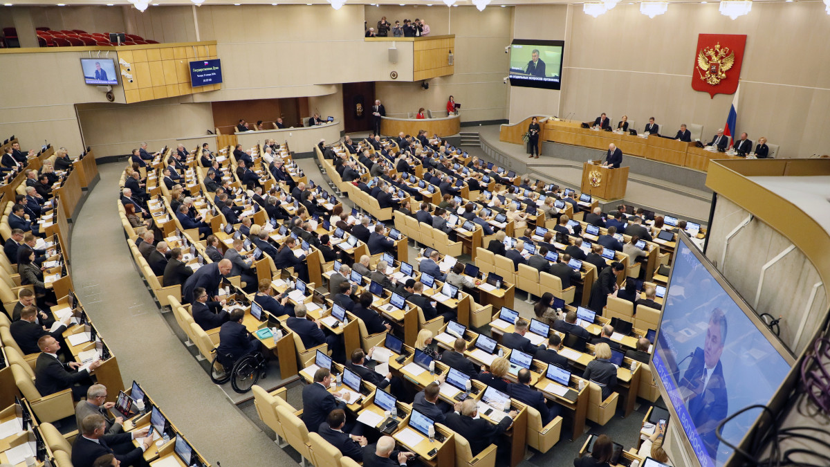 Az orosz parlamenti alsóház, az Állami Duma plenáris ülése Moszkvában 2020. január 23-án. Az alsóházban megkezdődött a Vlagyimir Putyin orosz elnök január 15-i beszédében bejelentett alkotmánymódosító javaslat vitája.