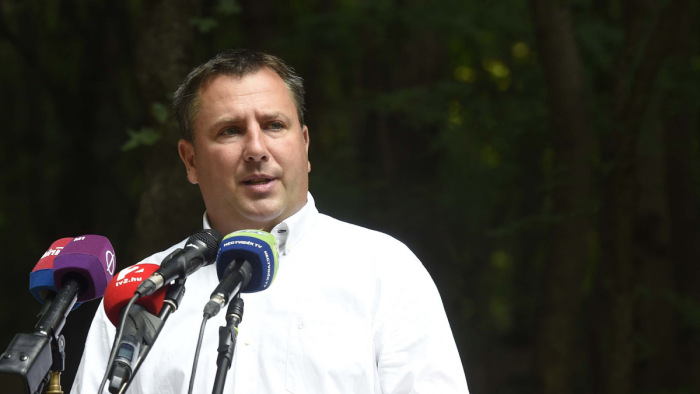 Fidesz: a főváros a járványhelyzetben is sarcolja a vendéglátósokat