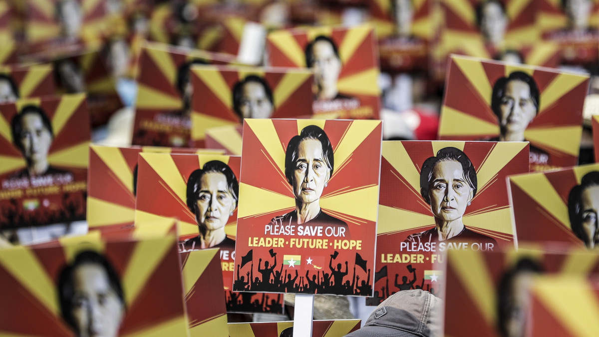 A nagy meleg miatt házi őrizetbe került a volt mianmari vezető