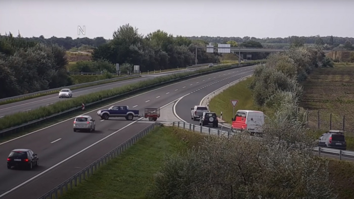 Elképesztő baleseteket szülhet a fizetős pánik az utakon – tanulságos videók