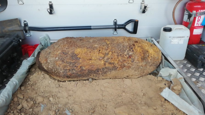 Világháborús, élesített gyújtószerkezetű bombát találtak
