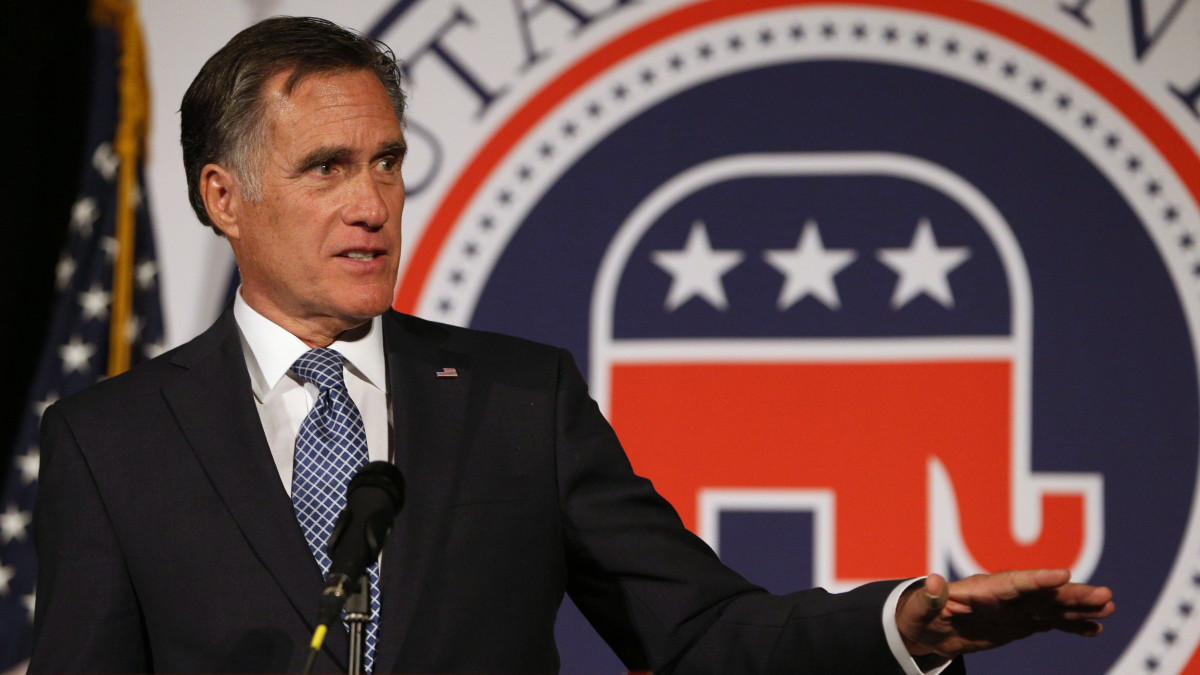 Provo, 2018. február 17.Mitt Romney volt amerikai republikánus elnökjelölt beszél a Utah állambeli Provóban tartott kampányrendezvényen 2018. február 16-án, ahol bejelentette, hogy szenátorjelöltként indul az őszi félidős választáson. Romney a visszavonuló Orrin Hatch szenátor székéért száll versenybe. (MTI/EPA/George Frey)