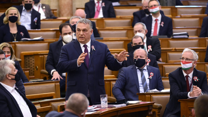 Orbán Viktor: vakcinából van hiány, nem oltópontból
