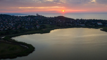 Most derült ki, hogy szennyvíz folyt a Balatonba heteken át – strandot is be kellett zárni