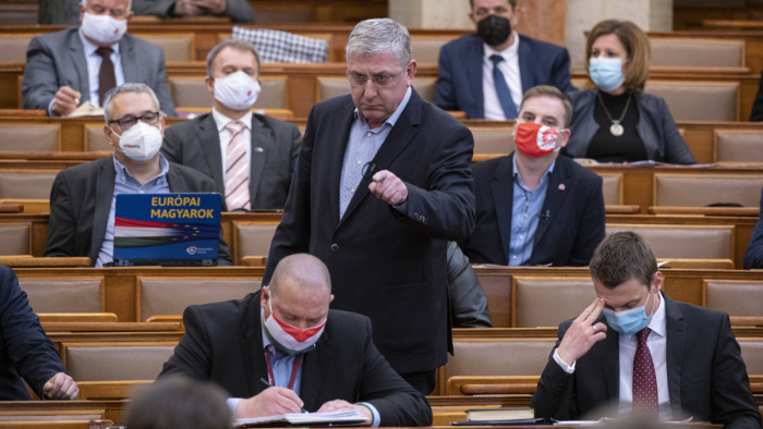 Gyurcsány-Dömötör csörte a parlamentben