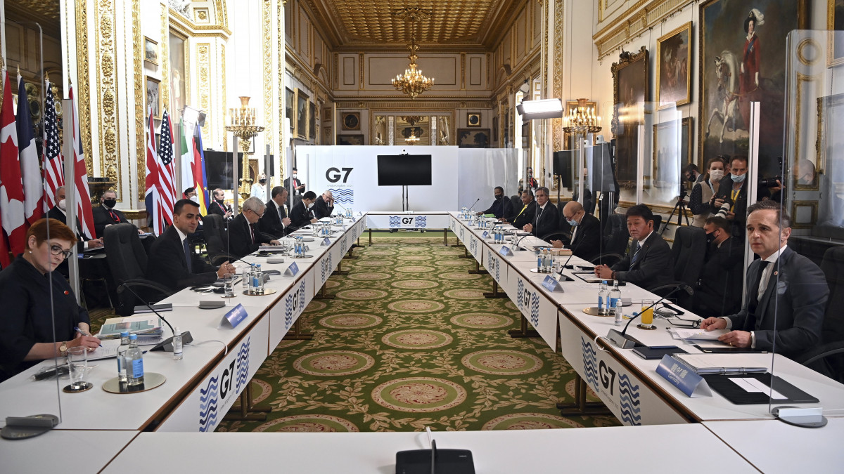 A hét vezető ipari hatalom (G7) külügyminiszterei megbeszélésen veszek részt Londonban 2021. május 5-én, a találkozó harmadik napján.
