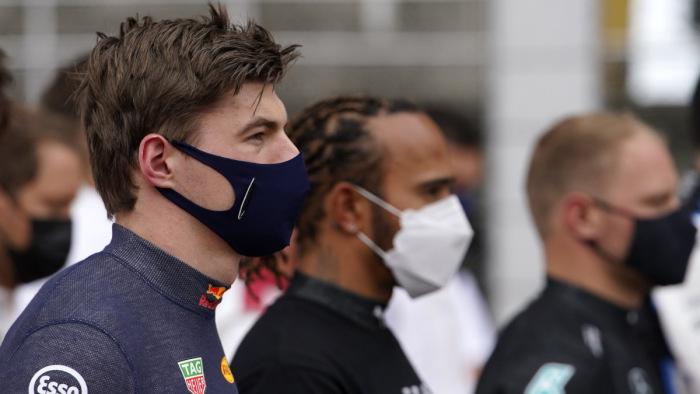 Max Verstappen kerek perec megmondta, mit gondol Lewis Hamilton vasárnapi megmozdulásairól