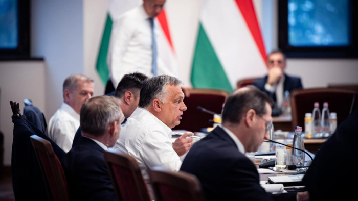 Orbán Viktor elárulta, milyen vakcinákkal oltották be a kormánytagokat