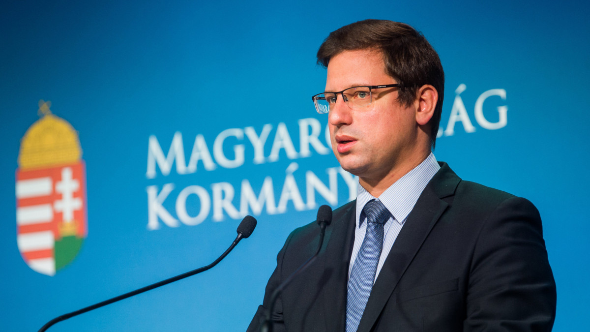 Gulyás Gergely, a Miniszterelnökséget vezető miniszter a Kormányinfó sajtótájékoztatón a Miniszterelnöki Kabinetiroda sajtótermében 2020. október 22-én.