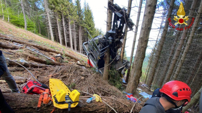 Lezuhant egy függővasút kocsija Olaszországban, legalább 14-en meghaltak