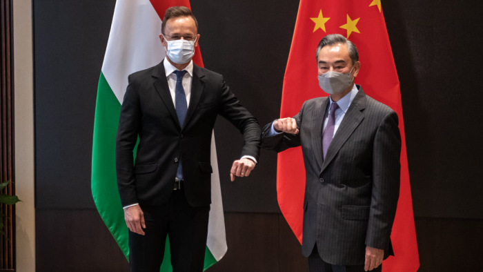 Kínai vakcinát is gyárthat Magyarország