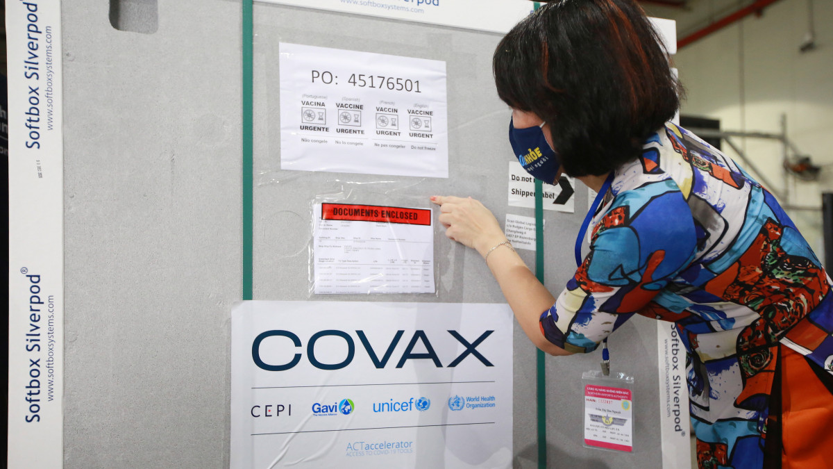 További dollármilliárdokat kérnek a Covax-programra