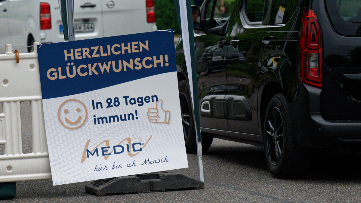05 June 2021, North Rhine-Westphalia, Meerbusch: A sign congratulates those vaccinated at a drive-in vaccination drive with the words Congratulations! Immune in 28 days!. Nearly 3000 vaccinators get vaccinated in their cars or on foot. Photo: Henning Kaiser/dpa (Photo by Henning Kaiser/picture alliance via Getty Images)