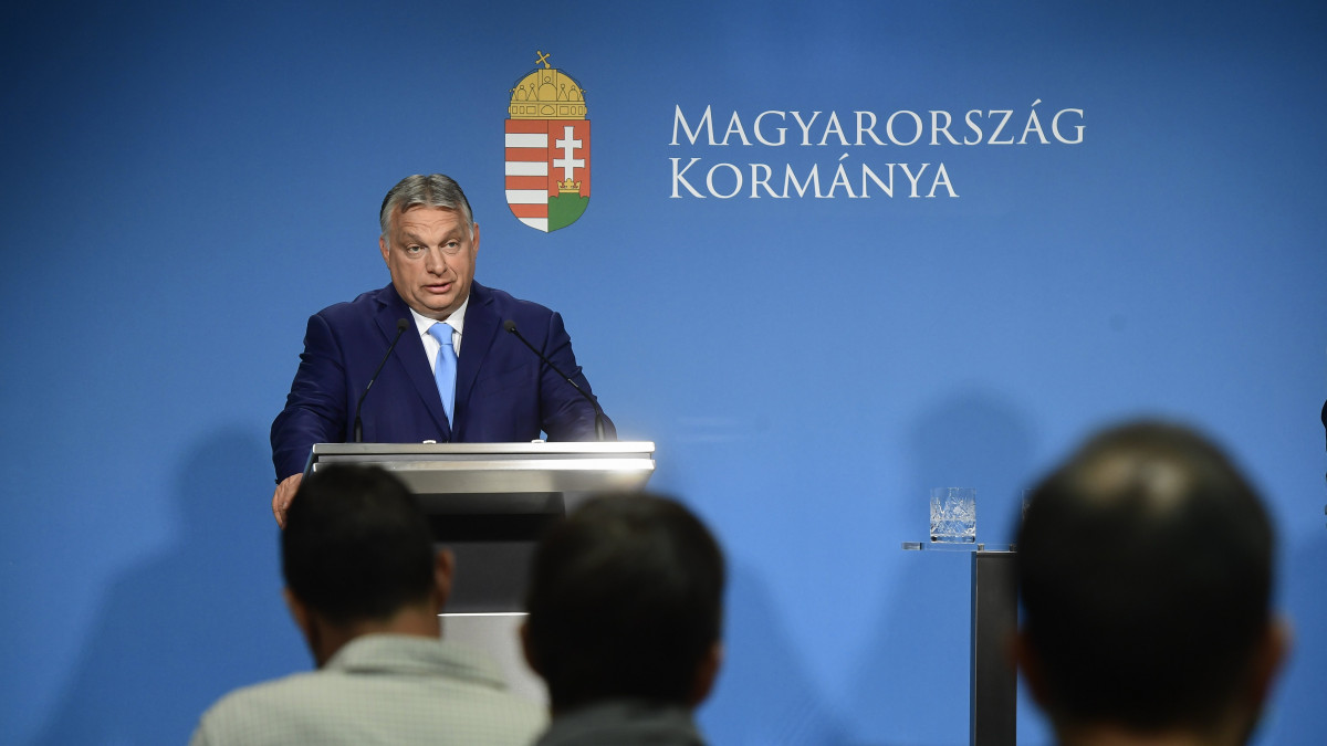 Orbán Viktor miniszterelnök a Kormányinfó sajtótájékoztatón a Miniszterelnöki Kabinetiroda sajtótermében 2021. június 10-én.