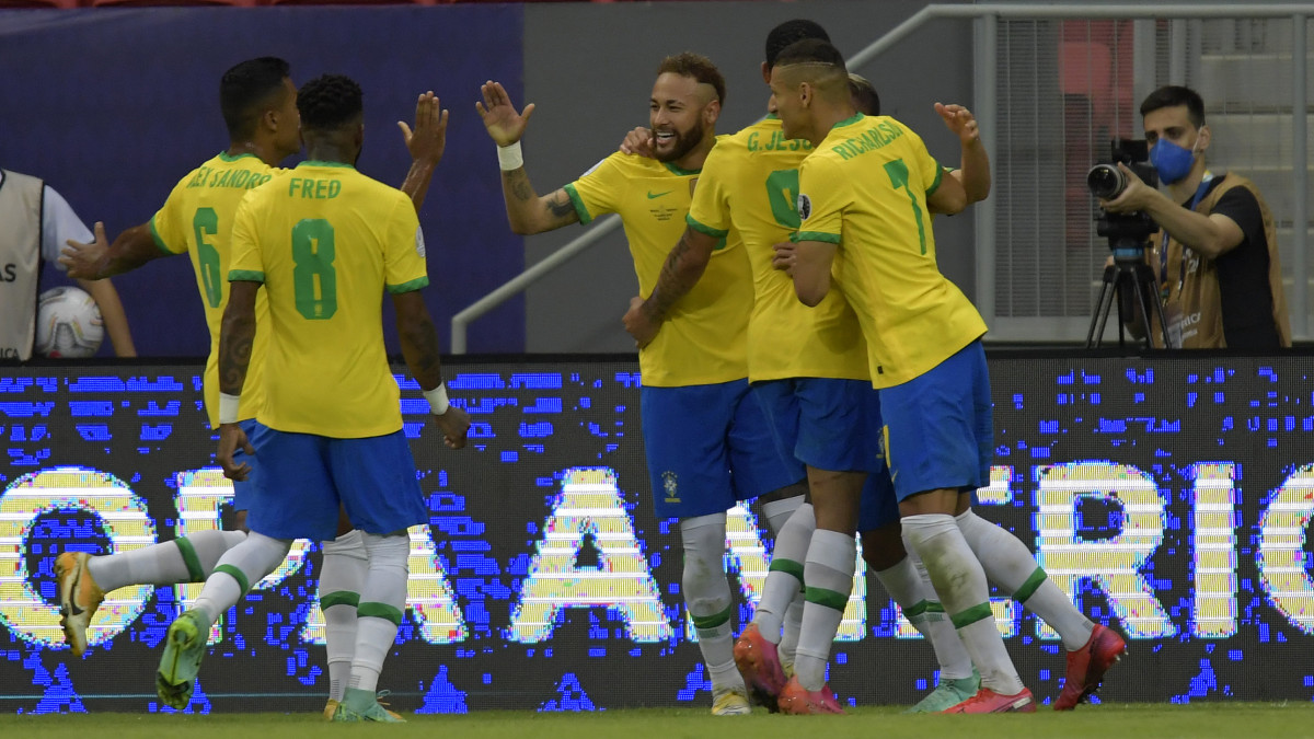 BRASILIA, BRAZIL - JUNE 13: Neymar Jr. of Brazil celebrates with teammates after scoring the second goal of his team during a Group B match between Brazil and Venezuela as part of Copa America 2021 at Mane Garrincha Stadium on June 13, 2021 in Brasilia, Brazil. (Photo by Pedro Vilela/Getty Images)