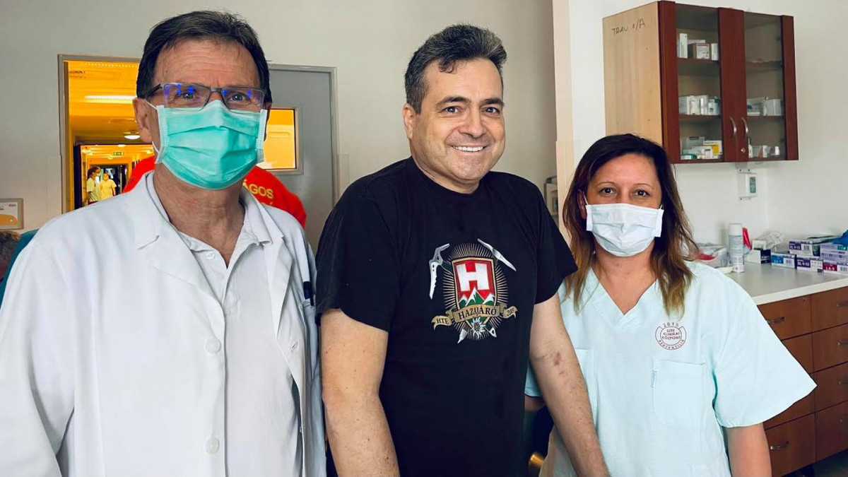 Már tüdőtranszplantációra készült, de 111 nap után elhagyhatta a kórházat a fideszes képviselő