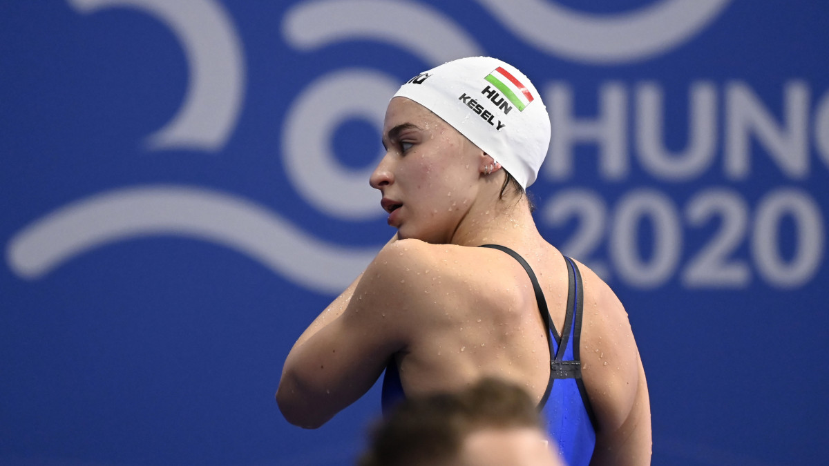 Késely Ajna a női 800 méteres gyorsúszás előfutama után a budapesti vizes Európa-bajnokságon a Duna Arénában 2021. május 17-én. A versenyző hatodikként került a május 18-i döntőbe.