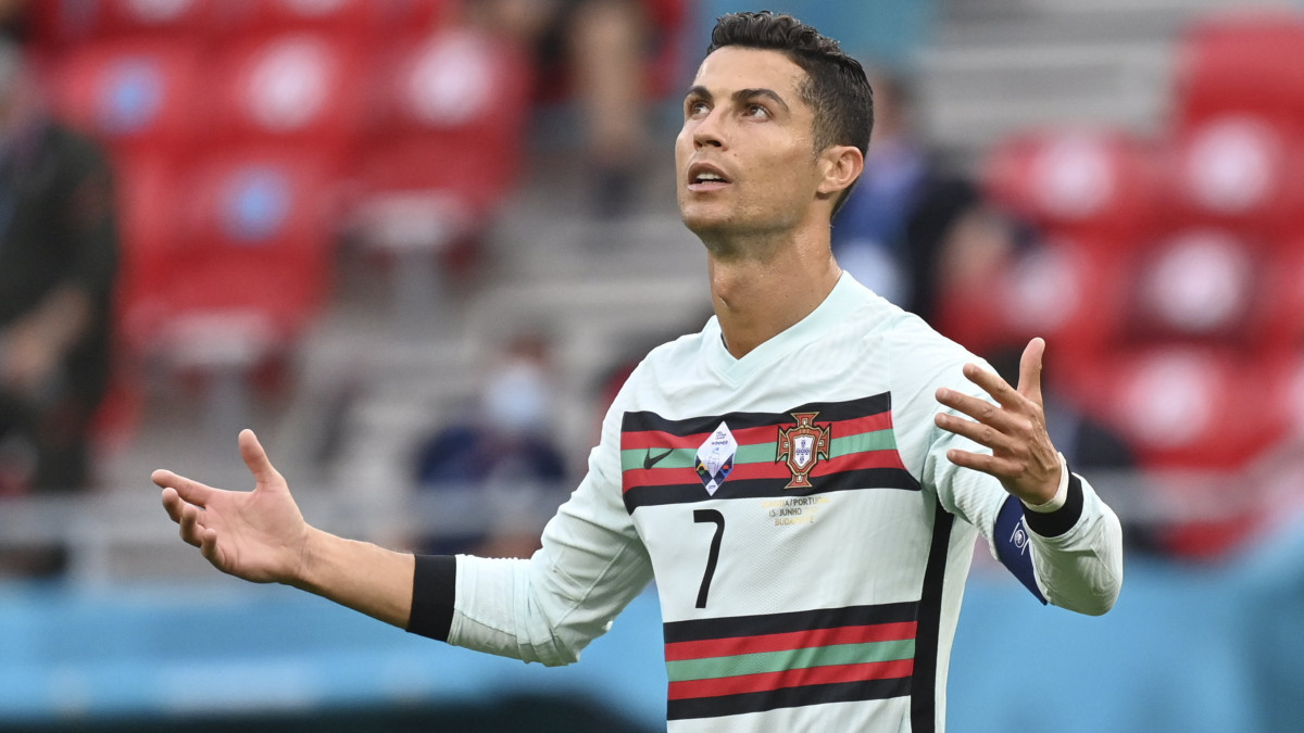 A portugál Cristiano Ronaldo a koronavírus-járvány miatt 2021-re halasztott 2020-as labdarúgó Európa-bajnokság F csoportjának első fordulójában játszott Magyarország - Portugália mérkőzésen a Puskás Arénában 2021. június 15-én.