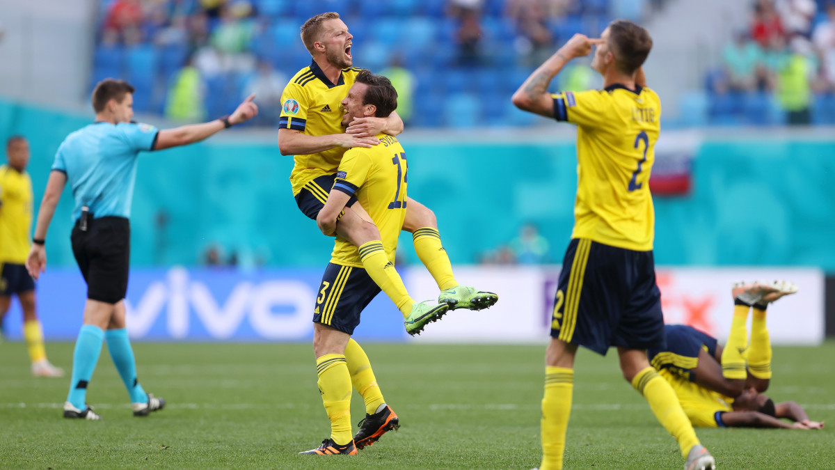 SAINT PETERSBURG, RUSSIA - JUNE 18: Sebastian Larsson and Gustav Svensson of Sweden celebrate after victory in the UEFA Euro 2020 Championship Group E match between Sweden and Slovakia at Saint Petersburg Stadium on June 18, 2021 in Saint Petersburg, Russia. (Photo by Lars Baron/Getty Images)