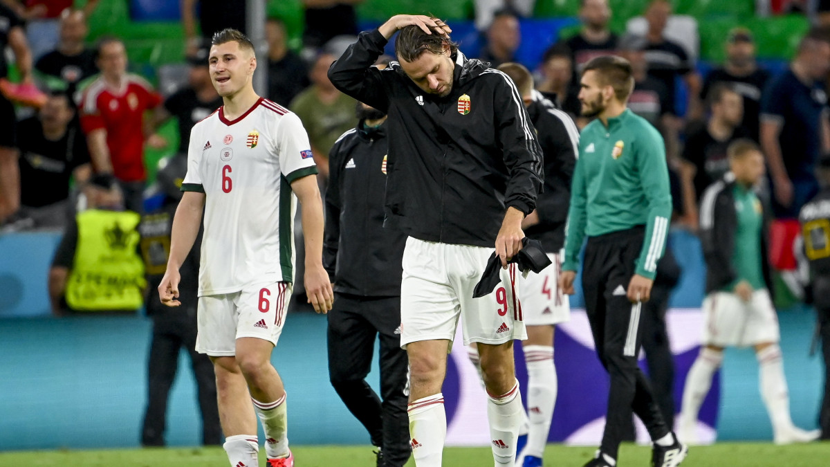 Willi Orbán (b) és Szalai Ádám (k) a koronavírus-járvány miatt 2021-re halasztott 2020-as labdarúgó Európa-bajnokság F csoportjának utolsó fordulójában játszott Németország - Magyarország mérkőzés végén a müncheni Allianz Arénában 2021. június 23-án. Németország-Magyarország 2-2.