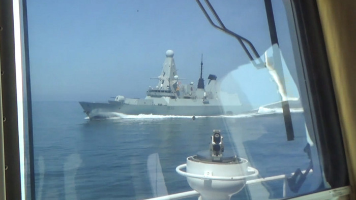 A georgiai Batumi kikötőjébe hajózott be a vitát kirobbantó brit romboló
