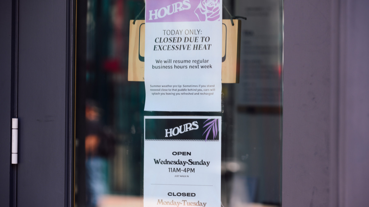 A cafe displays a sign stating they are closed due to excessive heat during a heatwave in Seattle, Washington, U.S., on Sunday, June 27, 2021. Record heat is set to bear down on the Pacific Northwest, threatening fresh strains on regional power and water supplies and dragging down air quality through next week. Photographer: Chona Kasinger/Bloomberg via Getty Images