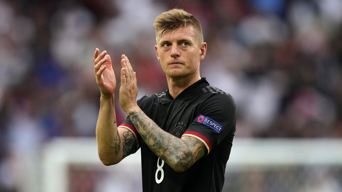 LONDON, ENGLAND - JUNE 29: Toni Kroos of Germany applauds the fans following defeat in the UEFA Euro 2020 Championship Round of 16 match between England and Germany at Wembley Stadium on June 29, 2021 in London, England. (Photo by Frank Augstein - Pool/Getty Images)