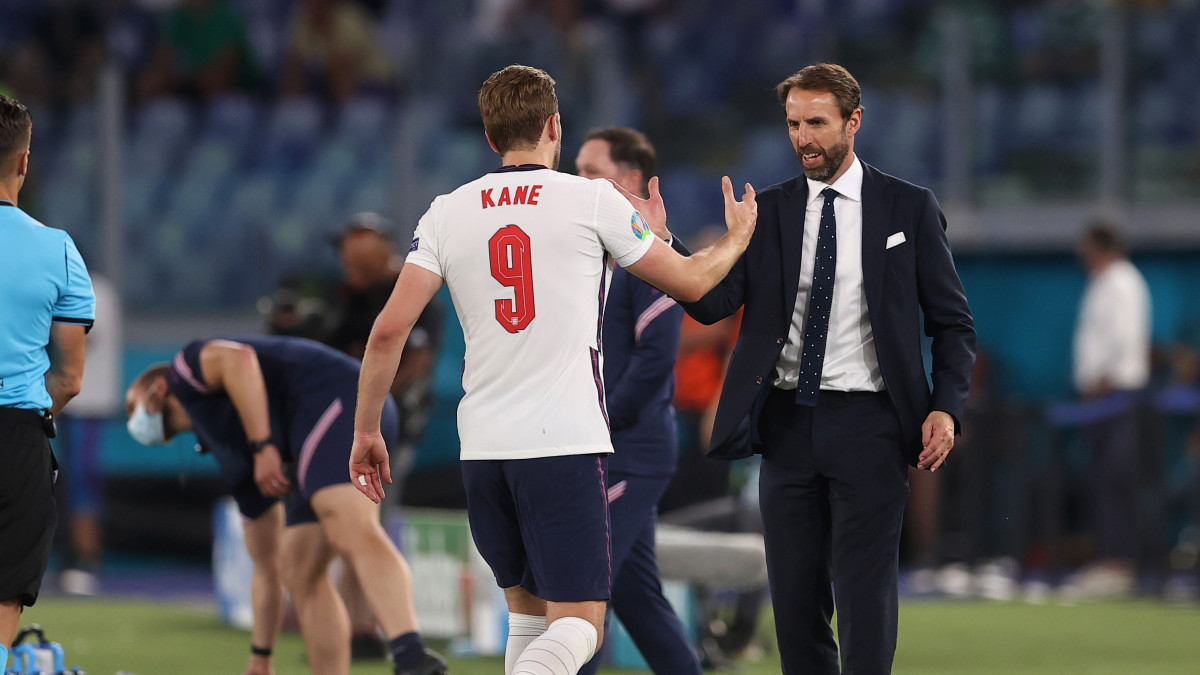 ROME, ITALY - JULY 03: Harry Kane of England is embraced by Gareth Southgate, Head Coach of England after being substituted during the UEFA Euro 2020 Championship Quarter-final match between Ukraine and England at Olimpico Stadium on July 03, 2021 in Rome, Italy. (Photo by Lars Baron/Getty Images)