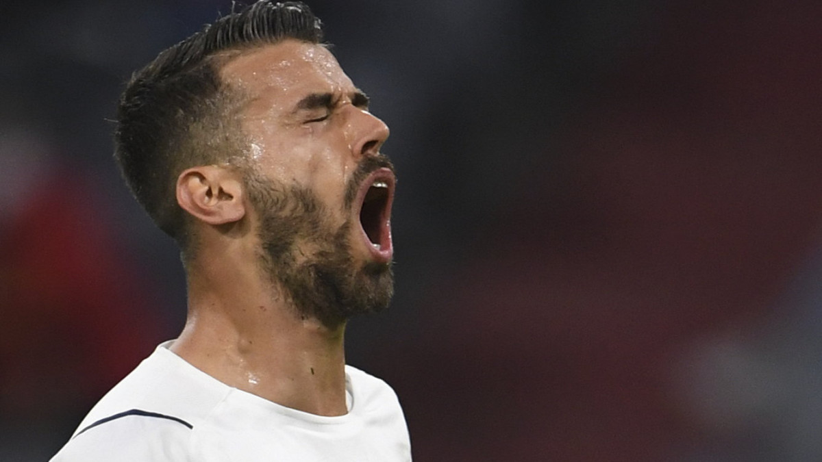 Az olasz Leonardo Spinazzola felkiált, miután kihagyott egy helyzetet a koronavírus-járvány miatt 2021-re halasztott 2020-as labdarúgó Európa-bajnokság negyeddöntőjének Belgium-Olaszország mérkőzésén Münchenben 2021. július 2-án.
