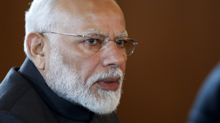 Tizenkét miniszterét mentette fel az indiai kormányfő a Covid okozta válság közepette