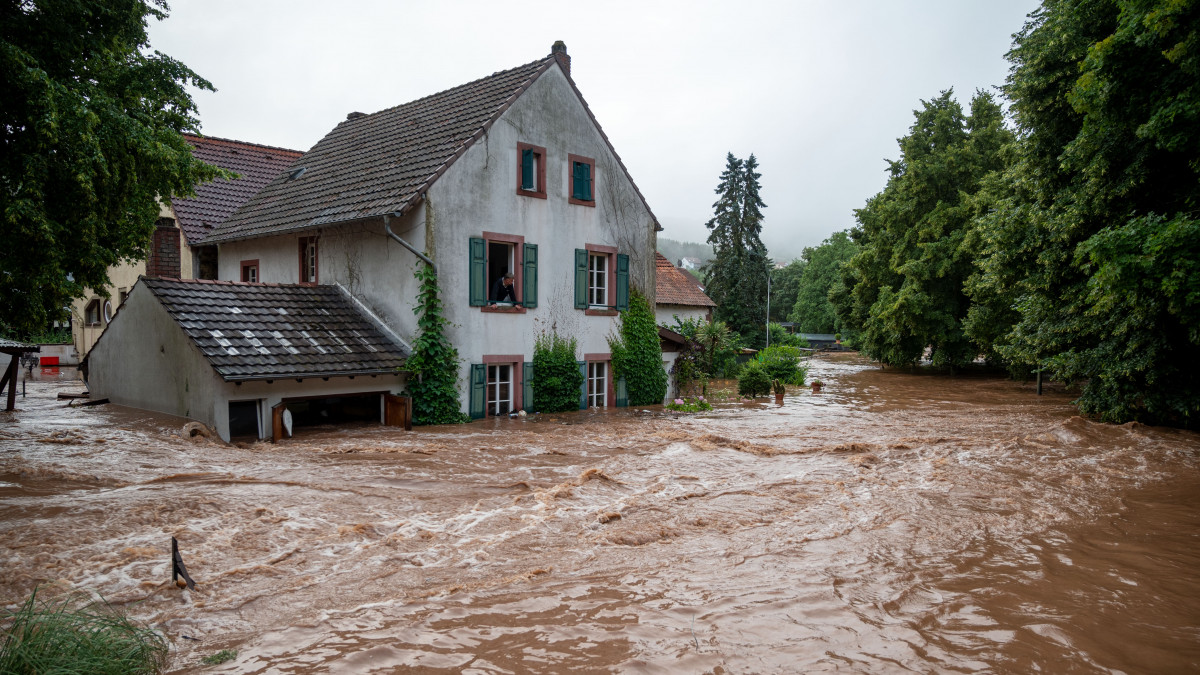 dpatop - 15 July 2021, Rhineland-Palatinate, Erdorf: The Kyll has overflowed its banks in Erdorf and flooded parts of the village. Photo: Harald Tittel/dpa (Photo by Harald Tittel/picture alliance via Getty Images)