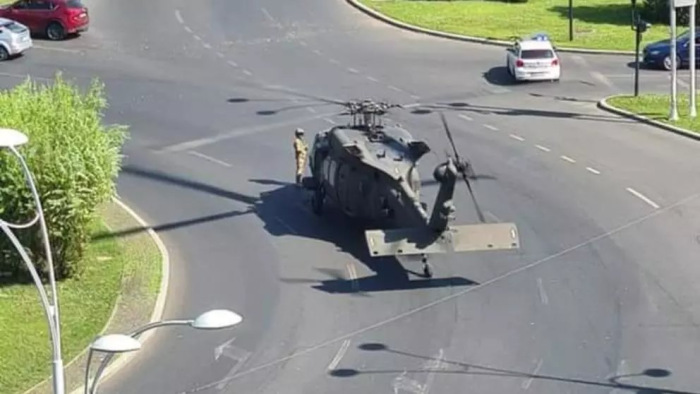 Kényszerleszállás Bukarest belvárosában: körforgalomban landolt az amerikai helikopter