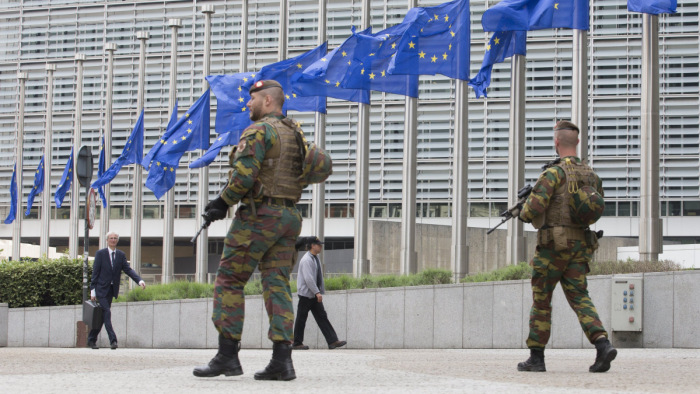 Maradnak a terrorizmus elleni uniós korlátozó intézkedések