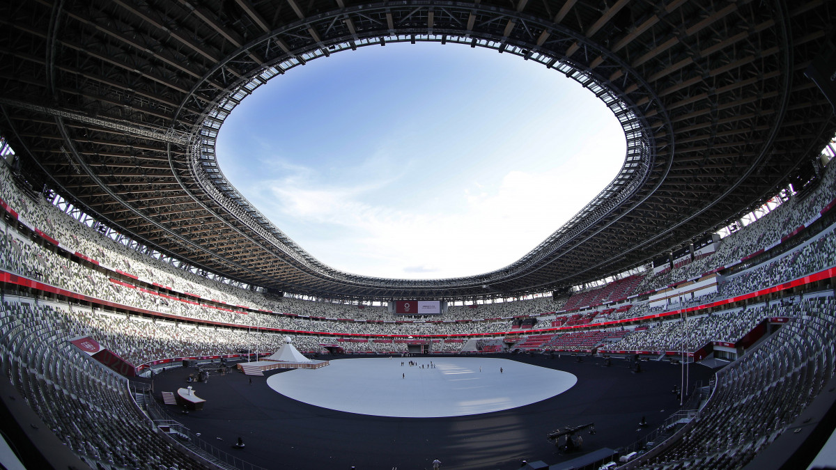 Az Olimpiai Stadion lelátói Tokióban 2021. július 23-án, a világméretű koronavírus-járvány miatt 2021-re halasztott 2020-as nyári olimpia megnyitója előtt.