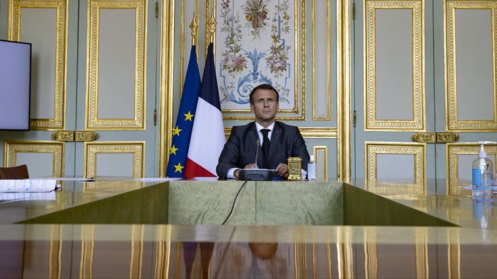 Történelminek tartott gesztust tett Emmanuel Macron