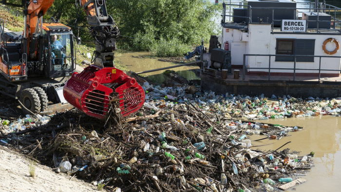 Egy megyeszékhelynyi szemét összegyűlt csak az illegálisan lerakott hulladékból