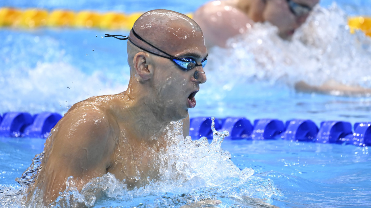 Cseh László a férfi 200 méteres vegyesúszás elődöntőjében a világméretű koronavírus-járvány miatt 2021-re halasztott 2020-as tokiói nyári olimpián a Tokiói Vizes Központban 2021. július 29-én. A magyar úszó bejutott a döntőbe.