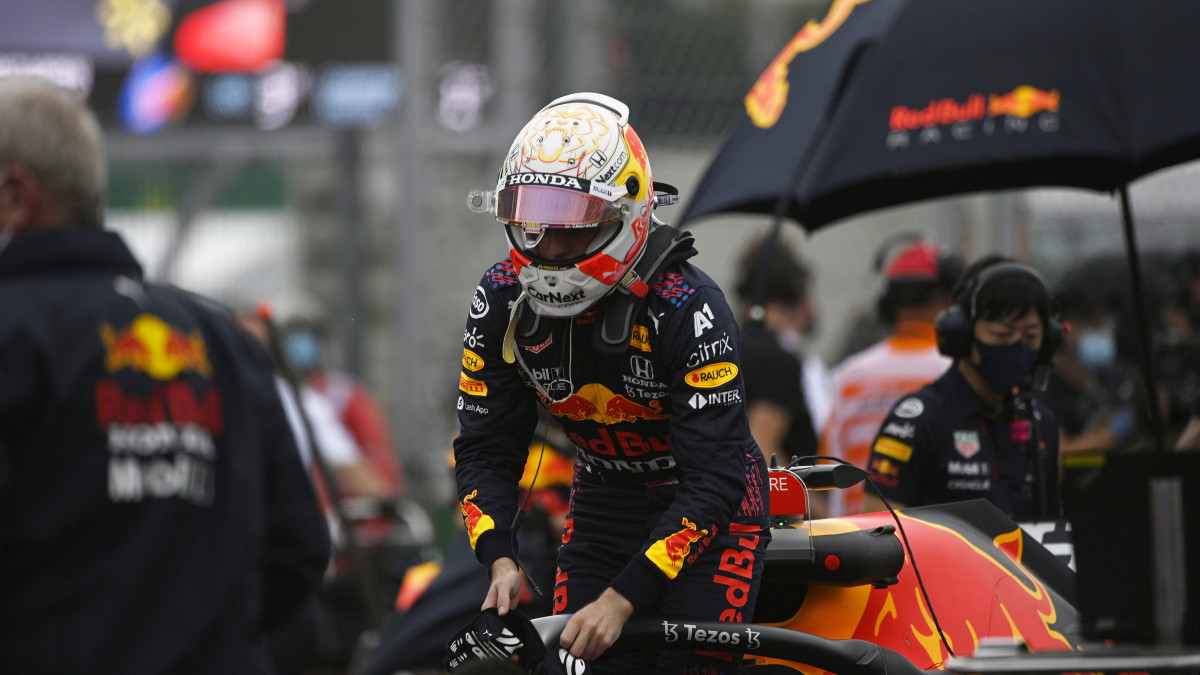 Max Verstappen, a Red Bull holland versenyzője a Forma-1-es Magyar Nagydíjon a mogyoródi Hungaroringen 2021. augusztus 1-jén.