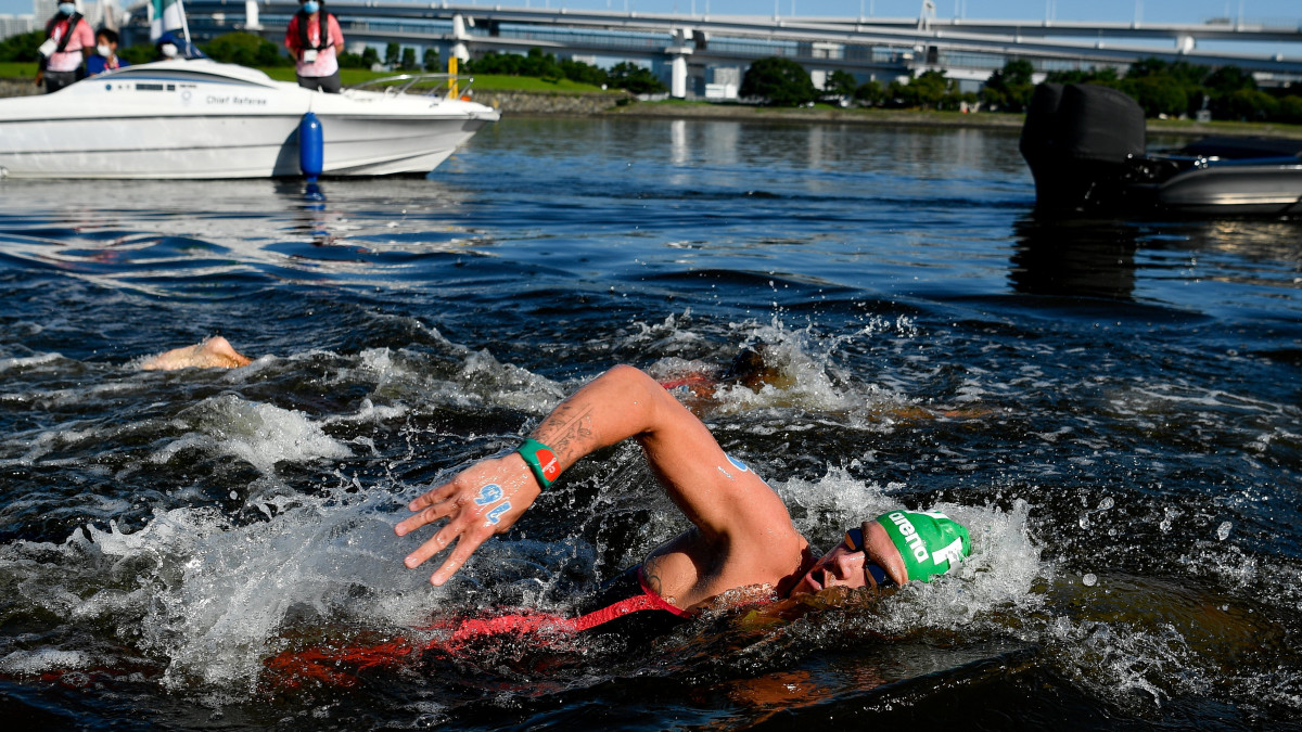 Rasovszky Kristóf a férfi nyíltvízi úszók 10 kilométeres versenyén a világméretű koronavírus-járvány miatt 2021-re halasztott 2020-as tokiói nyári olimpián az Odaiba Kikötőparkban 2021. augusztus 5-én.