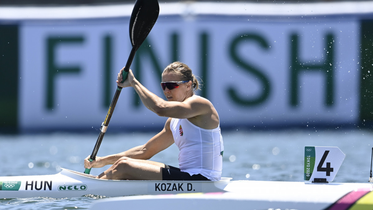 Kozák Danuta a női kajak egyesek 500 méteres versenyének előfutamában a világméretű koronavírus-járvány miatt 2021-re halasztott 2020-as tokiói nyári olimpián a Sea Forest Kajak-kenu Pályán  2021. augusztus 4-én. Kozák Danuta megnyerte az előfutamát.