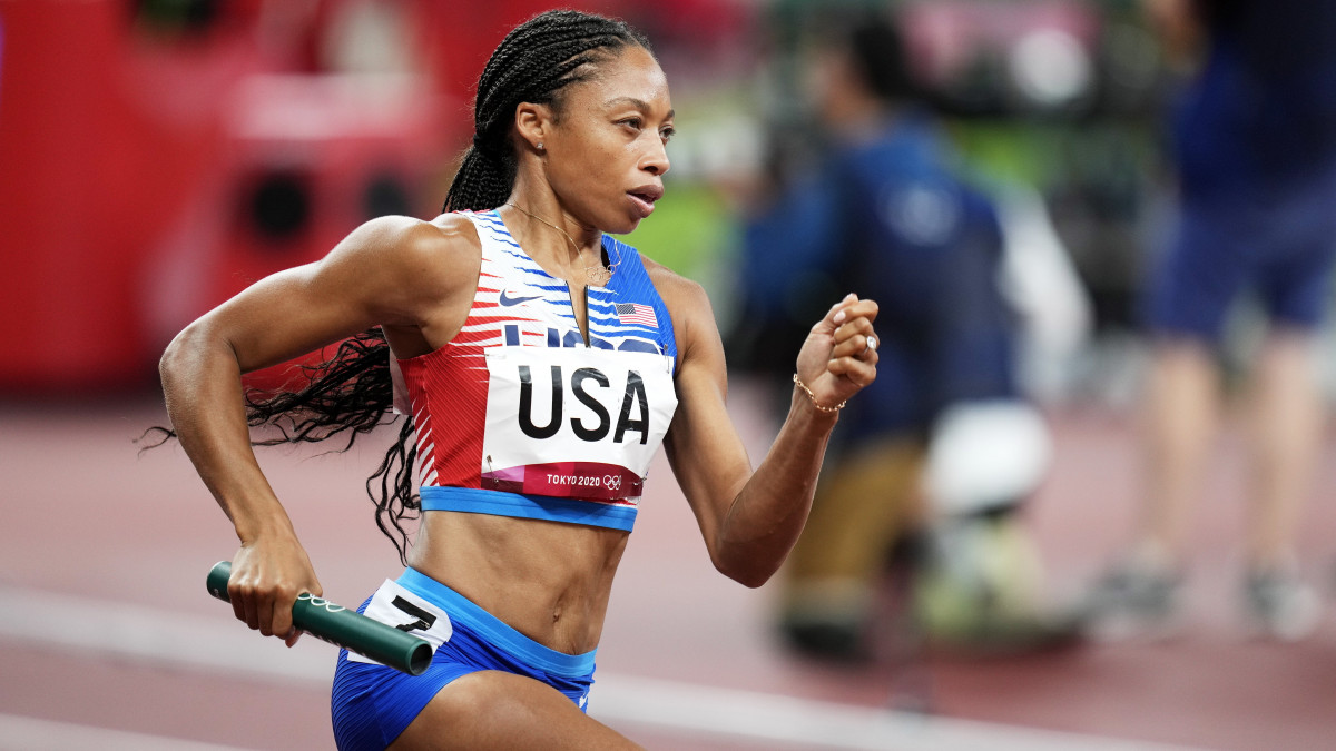 Az amerikai Allyson Felix a világméretű koronavírus-járvány miatt elhalasztott 2020-as nyári olimpia női 4x400 méteres váltófutásának döntőjében a tokiói Olimpiai Stadionban 2021. augusztus 7-én. Az amerikai csapat aranyérmet nyert.