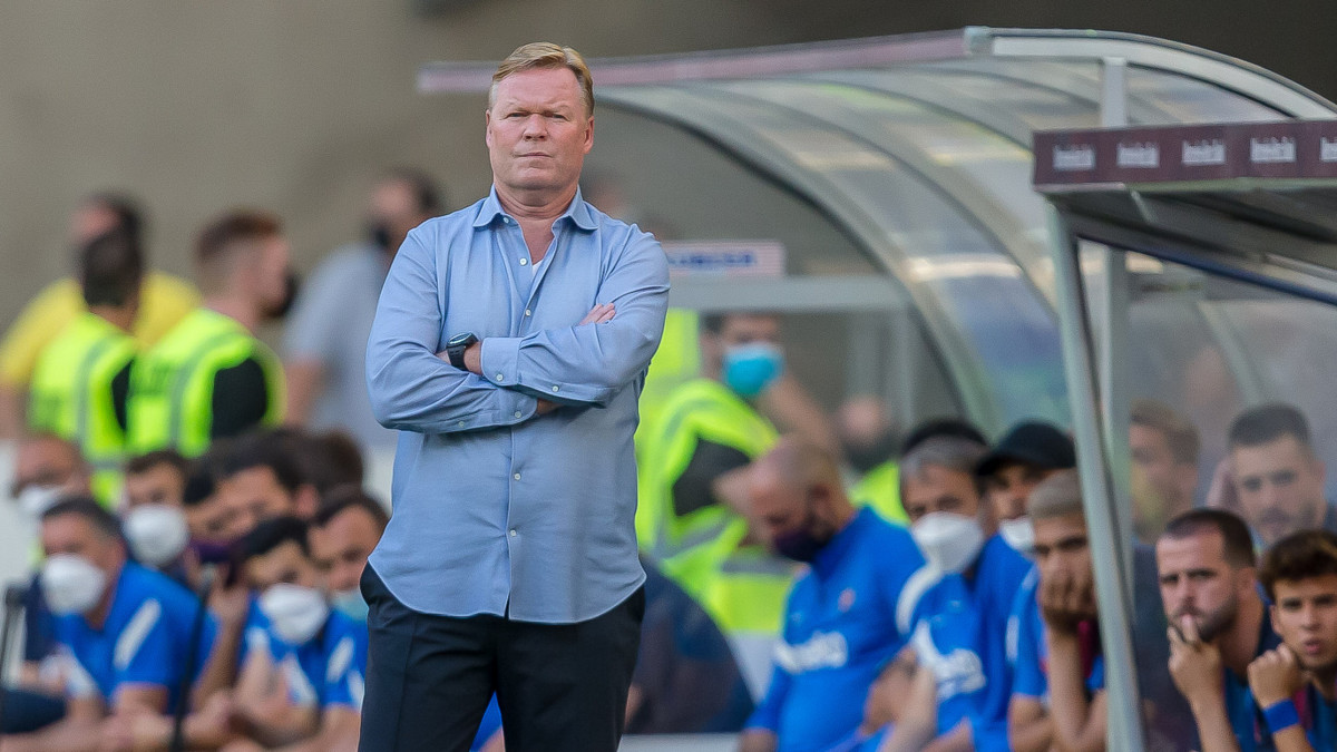 STUTTGART, GERMANY - JULY 31: (BILD ZEITUNG OUT) head coach Ronald Koeman of FC Barcelona Looks on during the Pre-Season Friendly match between VfB Stuttgart and FC Barcelona at Mercedes-Benz Arena on July 31, 2021 in Stuttgart, Germany. (Photo by Harry Langer/DeFodi Images via Getty Images)