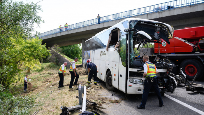 Kilencre emelkedett az M7-esen történt busztragédia halálos áldozatainak száma