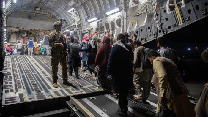 Megint lemondott egy holland miniszter a félresikerült afganisztáni evakuálás miatt