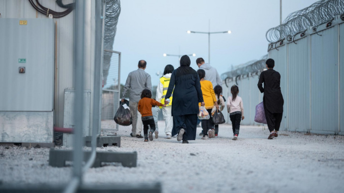 Újabb csoport afgán érkezett Magyarországra, sok köztük a gyerek