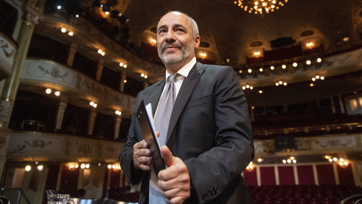 Rudolf Péter: új közönségkedvencet is hozhat a Vígszínház következő évada