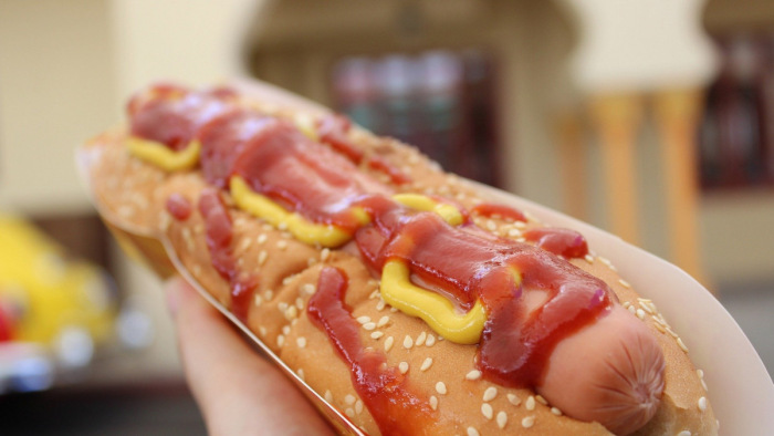 Fél óra egészséges életidőt vesz el minden hot-dog elfogyasztása