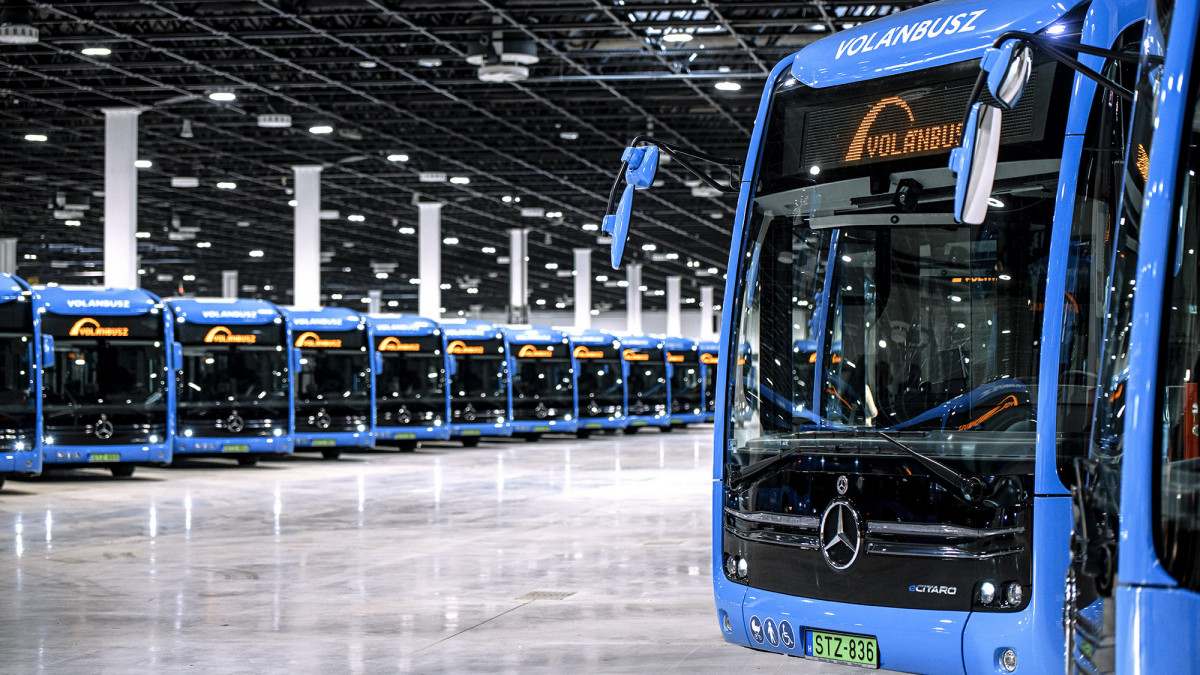 Új, alacsonypadlós buszok jönnek Budapestre, nem is kevés